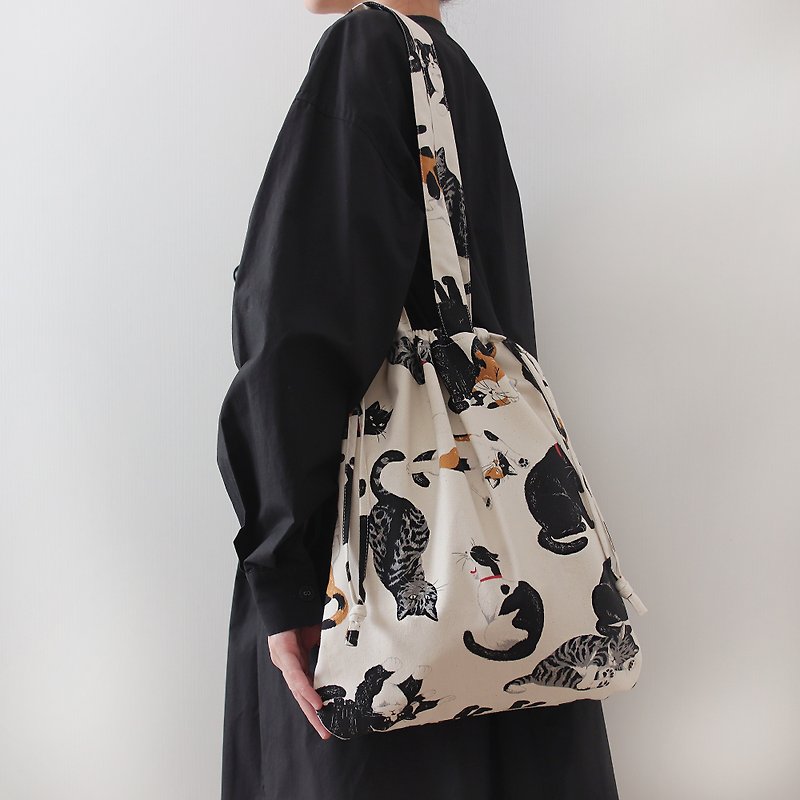 牛津棉布 貓咪束口肩背購物袋 三花 虎斑 黑白貓 A4可 -接單製作- - 側背包/斜孭袋 - 棉．麻 多色