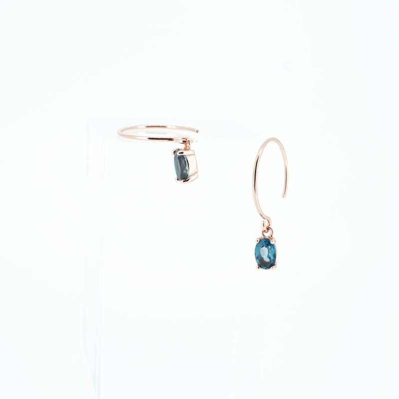 OVAL LONDON BLUE TOPAZ EARRINGS ( SILVER/ ROSE GOLD/ 18K GOLD ) - ต่างหู - เครื่องเพชรพลอย สีน้ำเงิน