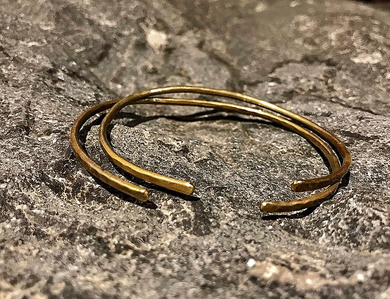 Minimalist pure copper hand-forged knocking bracelet set 2 pcs - สร้อยข้อมือ - โลหะ 