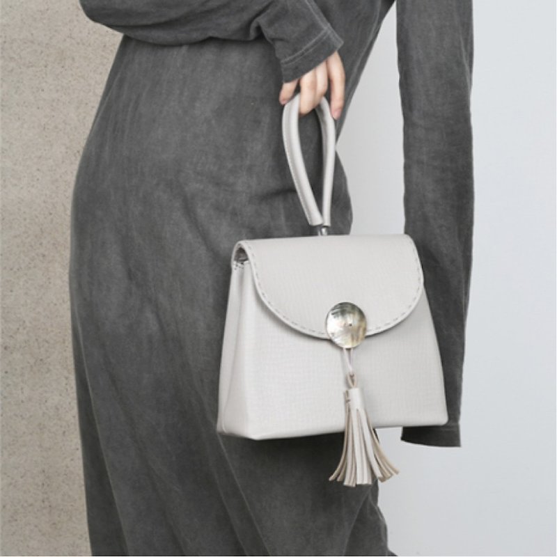 Grey west black and white three-color gray [ancient good co-operation models & Gigi Tata Fan X] Dongji Island optional leather handbag shell buckle small square package original design minimalist wild hand carry handbags full of the sincerity of the We - Clutch Bags - Genuine Leather Gray