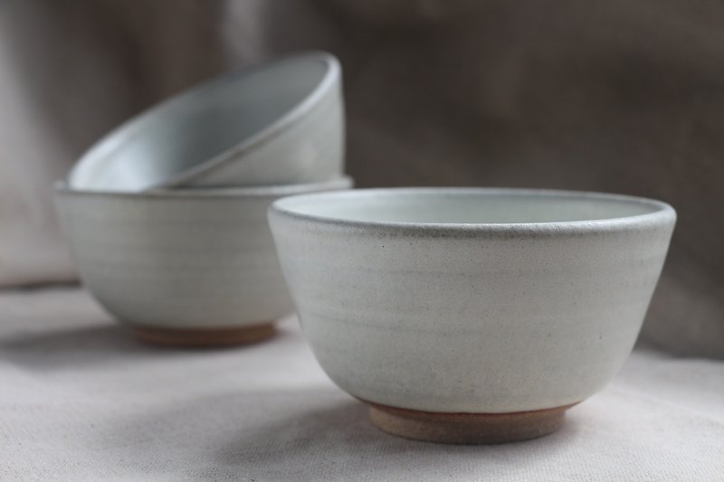 陶器鉢/手描き/ホワイト - 茶碗・ボウル - 陶器 