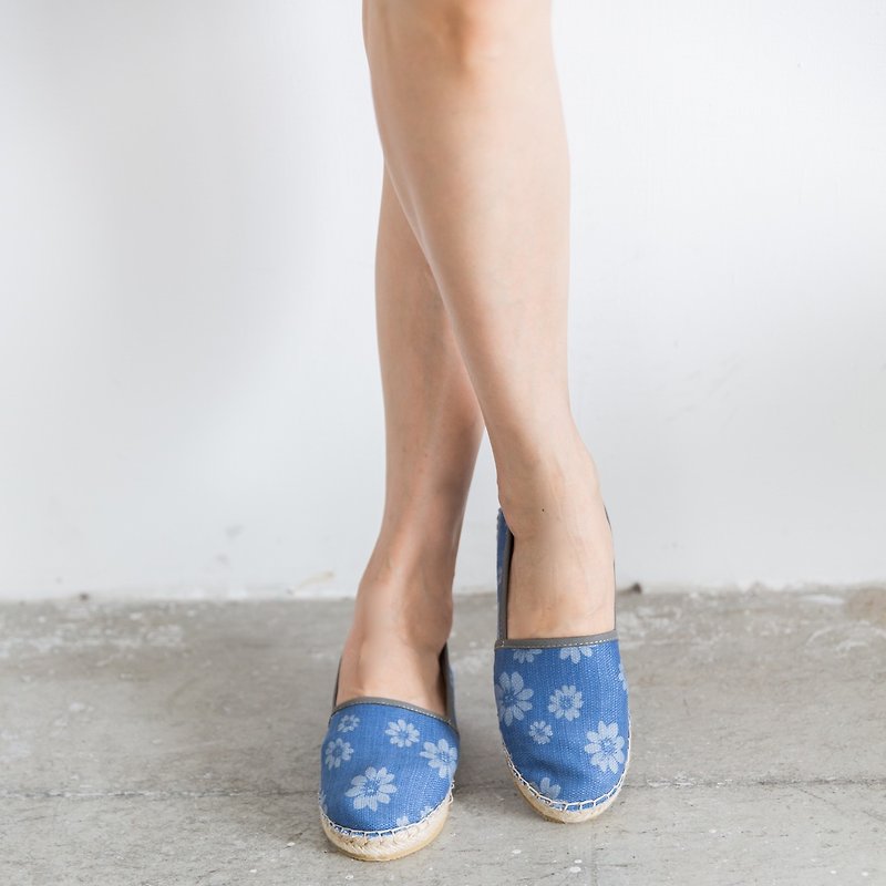 日本製布料左右腳不分草編鞋-日向藍 - 女款休閒鞋 - 棉．麻 藍色