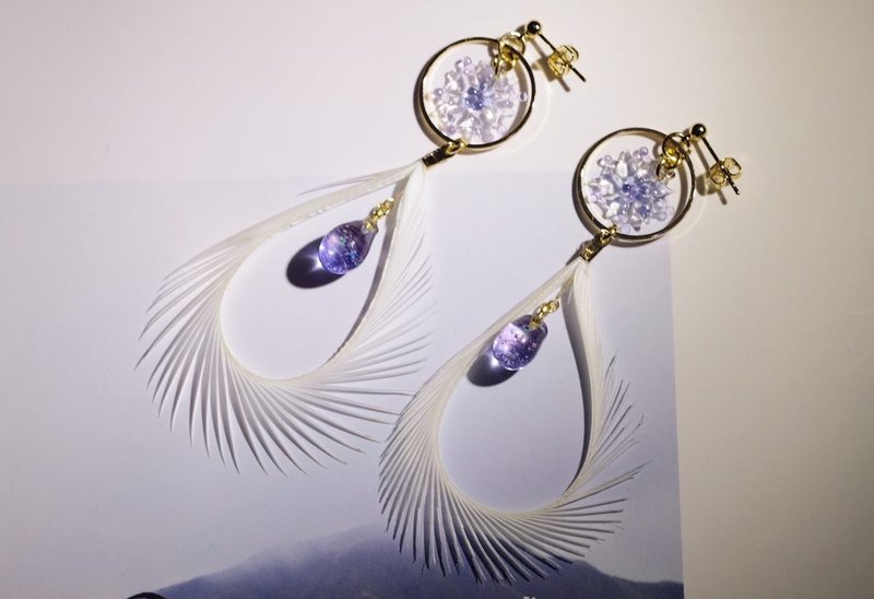 The snowy feather earrings 雪羽 琉璃耳環 - 耳環/耳夾/耳骨夾 - 玻璃 紫色