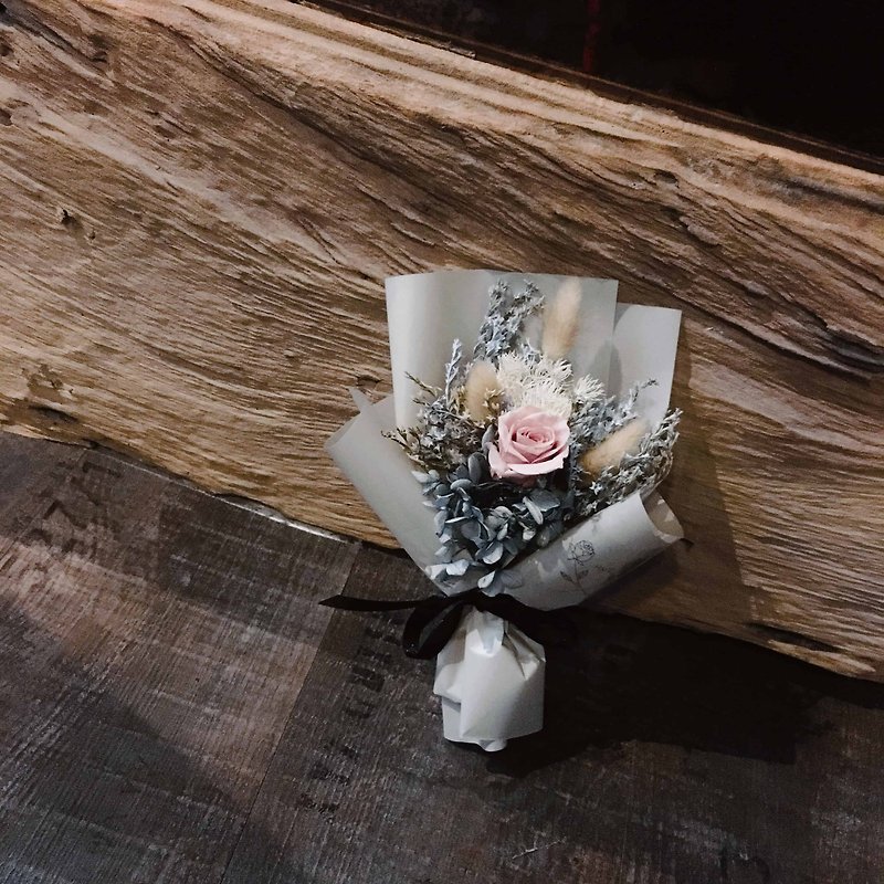 Mini Eternal Bouquet [Milk Tea Powder]-Eternal Flower / Birthday Gift / Valentine's Day Flower Gift - ช่อดอกไม้แห้ง - พืช/ดอกไม้ สีกากี