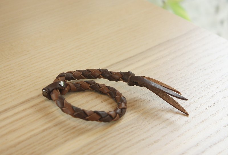 Coffee two-tone hand-knitted leather hair tie / drawstring - Hair Accessories - Genuine Leather Brown