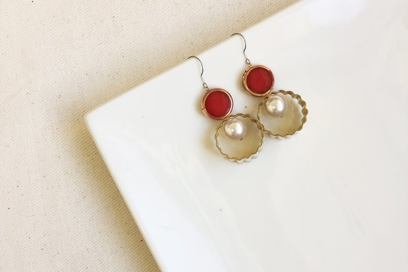 紅醬點點波卡 珍珠黃銅古董樹脂造型耳環 - 耳環/耳夾 - 寶石 紅色