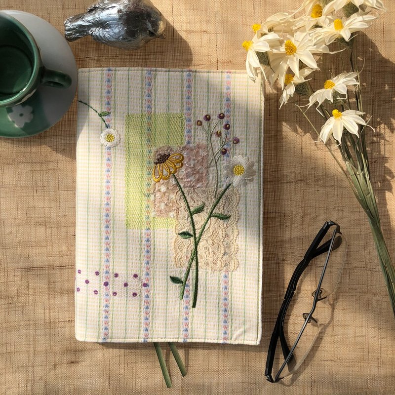 【Life Comic】Spring Daisy Patchwork Embroidery A5 Notebook Cover - Book Covers - Cotton & Hemp Yellow