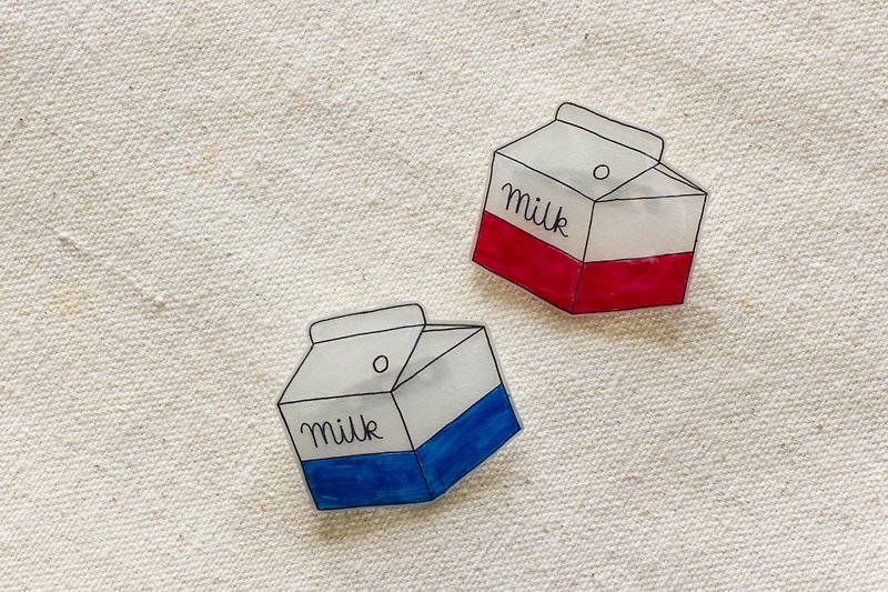 手作りミルクボックスレッドまたはブルーのバッジピン - ブローチ - プラスチック 多色
