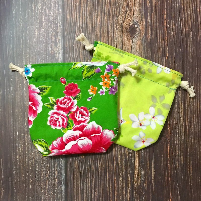 客家牡丹x油桐花-雙面收納束口袋-小 - 化妝包/收納袋 - 棉．麻 綠色
