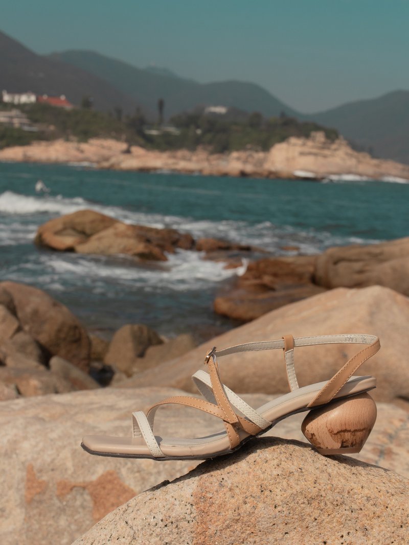 Ley Line Series - Cross Strap Ley Line Heel Sandals - รองเท้าหนังผู้หญิง - หนังแท้ สึชมพู