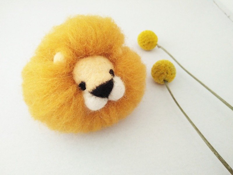 Wool felt gills lion key ring made in Taiwan limited handmade - Keychains - Wool Khaki