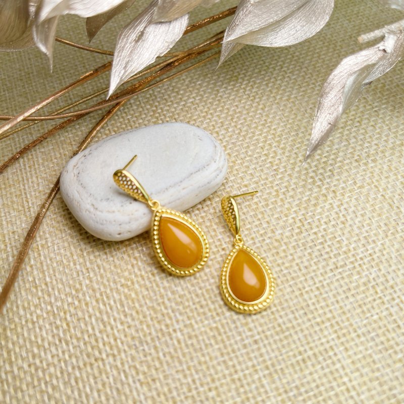 辟邪去災/招財納福- 水滴黃蜜蠟包鑲耳環 - 耳環/耳夾/耳骨夾 - 寶石 