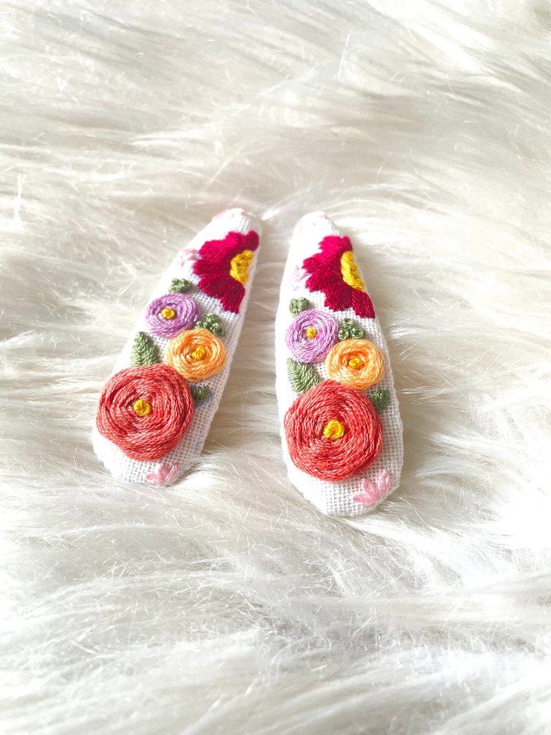 Hand-Embroidered Floral Hair Clips – Set of 2, Hand Embroidered Hair Clips - 髮圈/髮夾 - 棉．麻 粉紅色