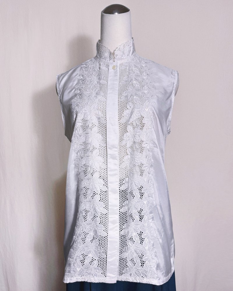 繁花刺繡立領無袖古著襯衫/ 國外帶回 VINTAGE - 女襯衫 - 聚酯纖維 白色