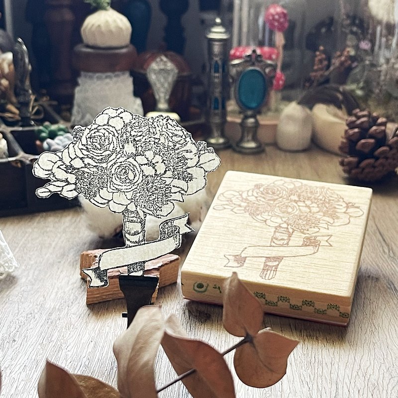 no.01 花束を贈る 手描き ビンテージ 切手 制作 完成品 - はんこ・スタンプ台 - 木製 透明