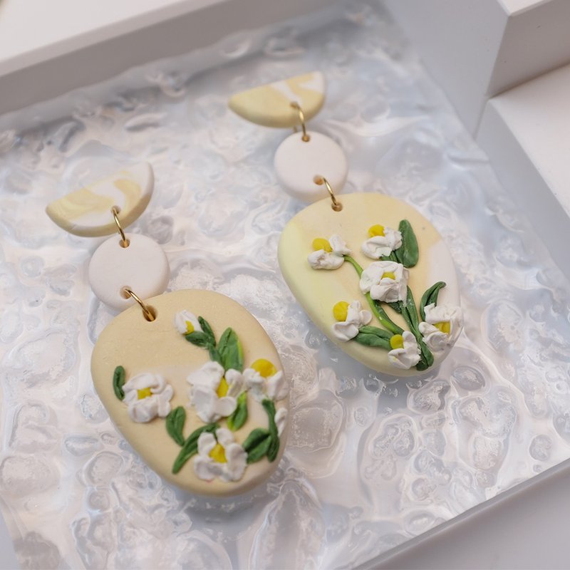 Soft pottery earrings earrings summer fresh and lovely yellow and white three-dimensional garden flower gift - Earrings & Clip-ons - Clay Yellow