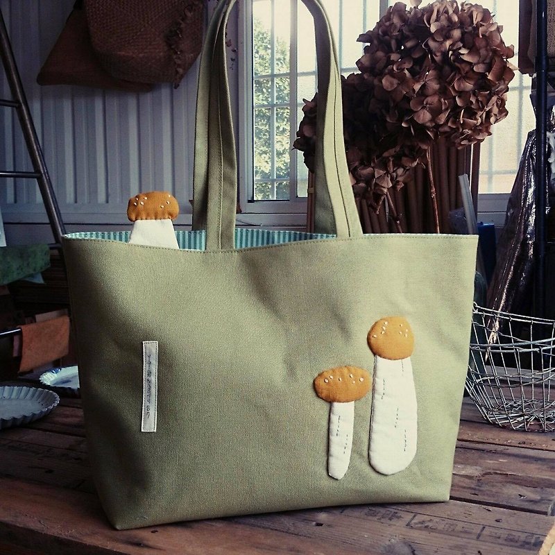 Yellow mushroom shoulder bag/grass green bottom - กระเป๋าแมสเซนเจอร์ - ผ้าฝ้าย/ผ้าลินิน สีเหลือง