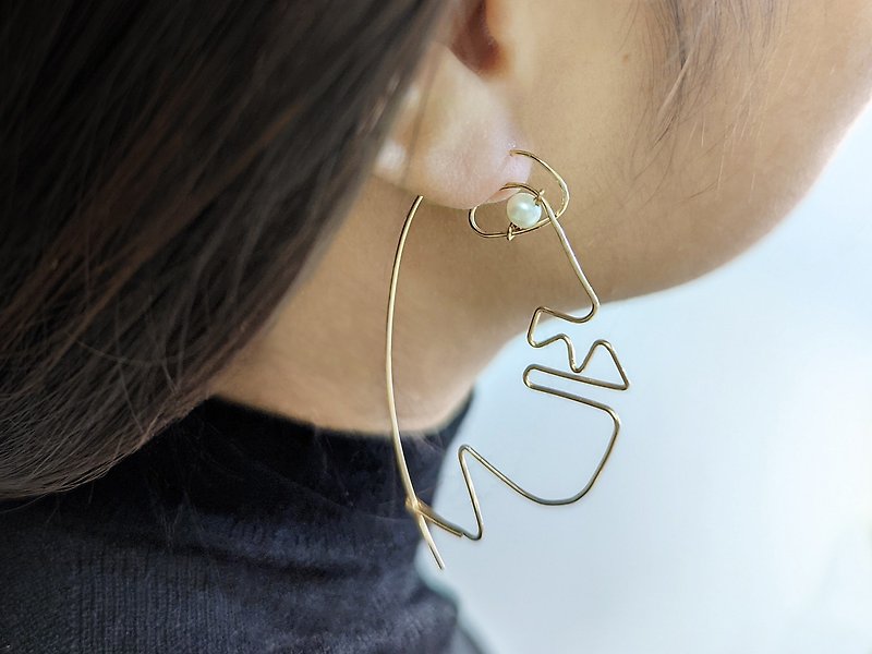 14KGF Minimalist Line Face Contour Single Pearl Earring Impression Series Moai - Earrings & Clip-ons - Precious Metals Gold