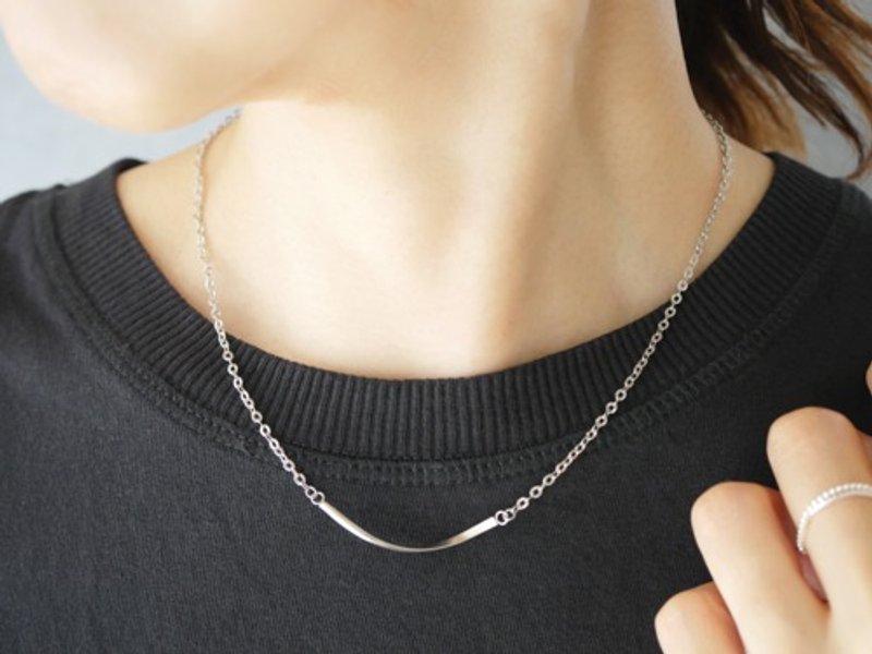 ずっとが叶う　金属アレルギー対応　サージカルステンレス　カーブネックレス　シルバー - 項鍊 - 其他金屬 銀色