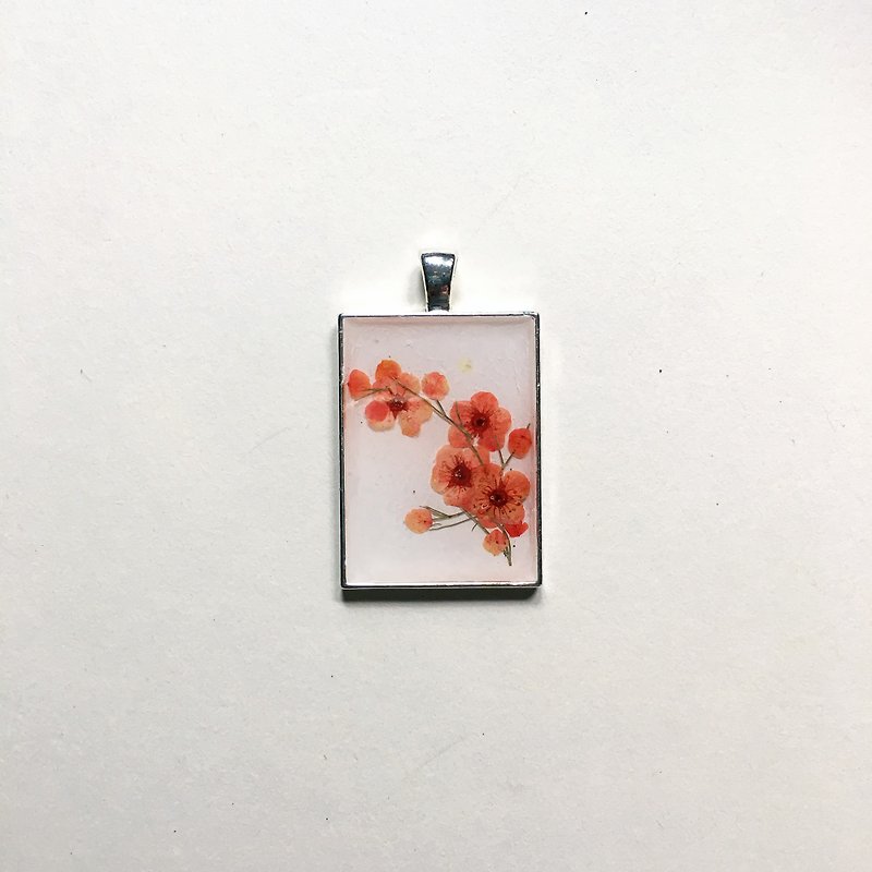 White and red plum _ No. 39 _ flowers _ _25 * 35mm Pendant with 3mm unbleached kraft chain - สร้อยคอ - โลหะ 