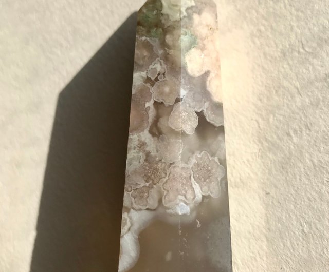 天然水晶 桜瑪瑙 柱グレー氷瑪瑙 飾り水晶 原石 原石 水晶 - ショップ cloud9crystal 置物 - Pinkoi