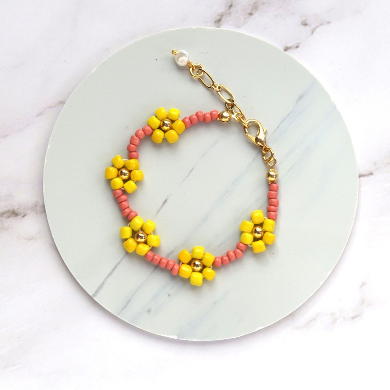 Flower Bracelet 24K gold plated and Freshwater Pearl - Yellow & Pink - 手鍊/手環 - 其他材質 黃色