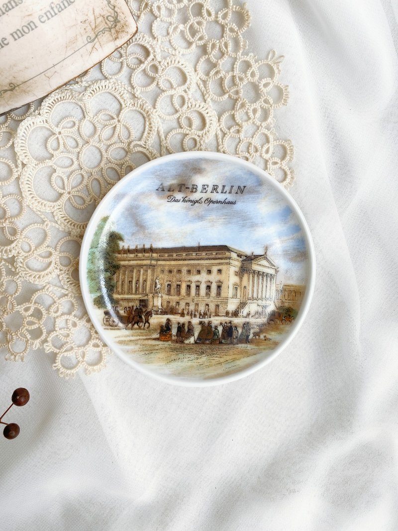 [Good Day Fetish] German 100-year-old Kaiser old Berlin theme decorative plate - Wall Décor - Porcelain Multicolor