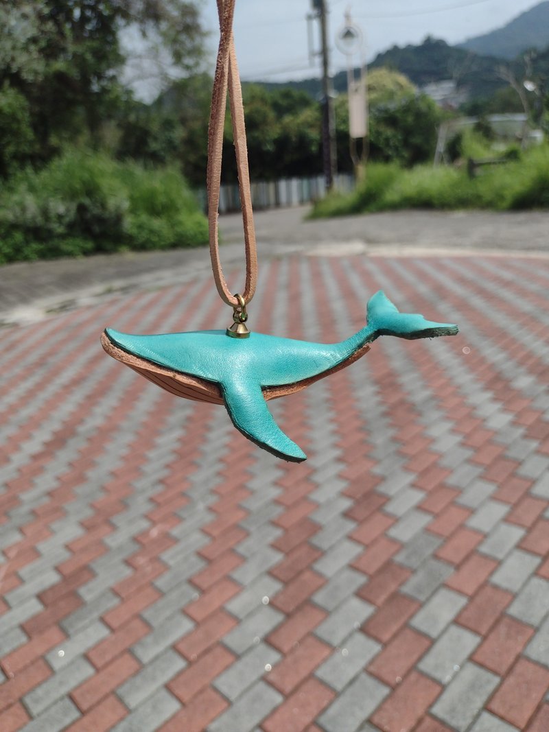 Lovely Love Freedom Whale Pure Leather Ornament - ของวางตกแต่ง - หนังแท้ สีน้ำเงิน