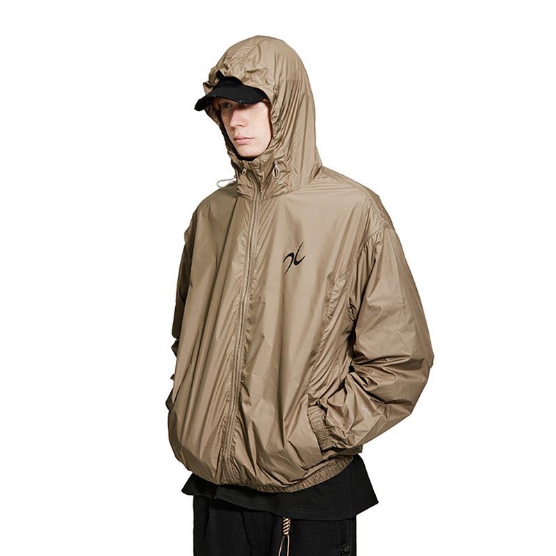 MOKACME 24SS 春夏特氟龍三防科技面料防曬服美拉德色系運動風衣 - 男夾克/外套 - 聚酯纖維 卡其色