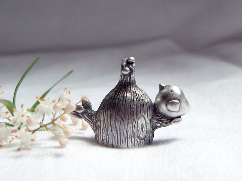 小鳥與樹 | 純銀項鍊墜子 | 手工限量 含18吋銀鍊 - 項鍊 - 純銀 灰色