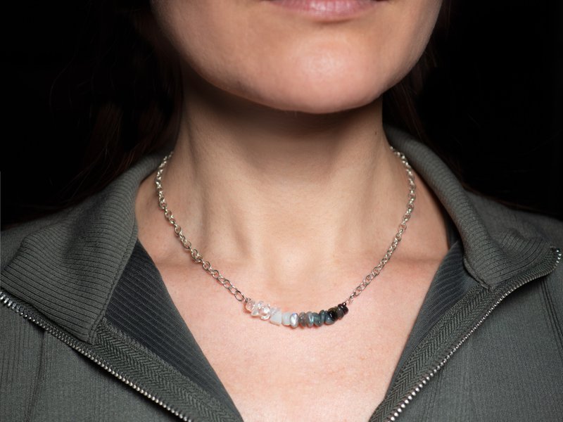 Raw crystals Necklace, 925 Silver, Hawks Eye, Tourmaline, Quartz, Moonstone - 項鍊 - 水晶 灰色