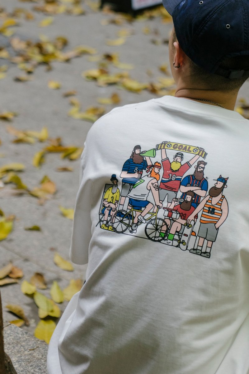 棉．麻 男 T 恤 白色 - T-SHIRT 重磅面料 運動球隊印花短袖T恤 日系休閒寬鬆剪裁