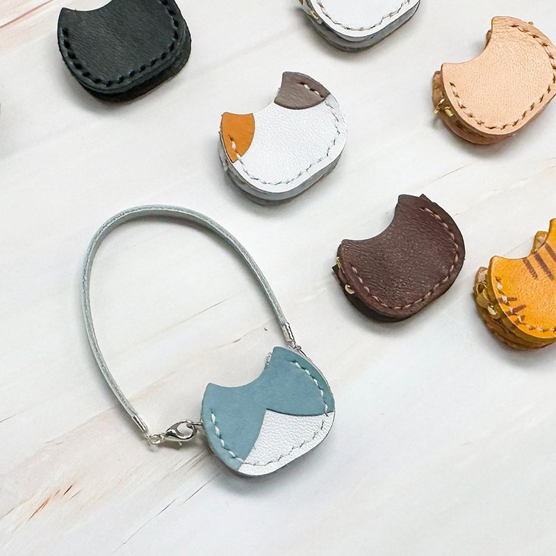 Genuine leather cat bag charm bag charm - พวงกุญแจ - หนังแท้ สีกากี