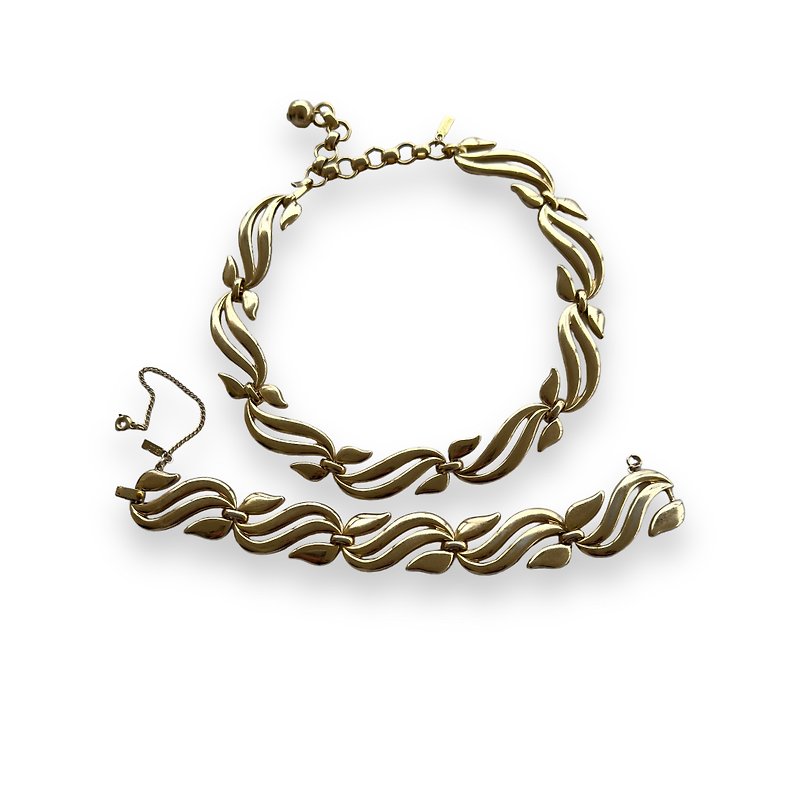 Monet Whirlaire Demi-parure necklace and bracelet 1950s Signed Book piece patent - สร้อยคอ - วัสดุอื่นๆ สีทอง