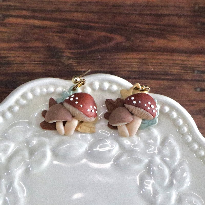 ONNIZZANG | Autumn Leaves and Mushroom Polymer Clay Earrings - Earrings & Clip-ons - Clay Orange