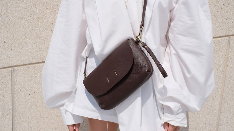 ABBIE - Dark brown / Minimal crossbody leather bag-genuine chamois leather - กระเป๋าเป้สะพายหลัง - หนังแท้ สีนำ้ตาล