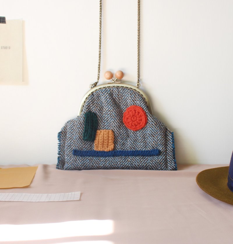 Geometric wool color block gold bag - กระเป๋าแมสเซนเจอร์ - ขนแกะ สีน้ำเงิน