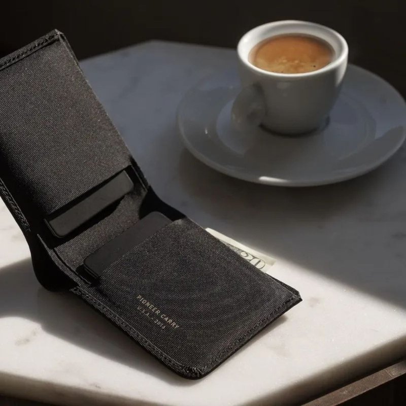 Pioneer Carry Thin Seamless Wallet | The Flyfold 2.0 Classic Wallet - กระเป๋าสตางค์ - ไนลอน สีดำ