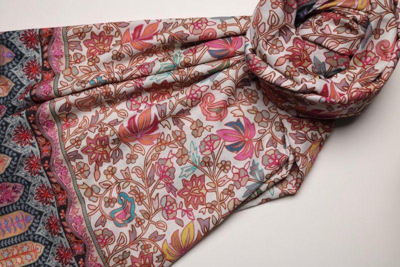 【畢業禮物】喀什米爾羊絨手工印染刺繡奶白楓葉圍巾披肩大卡尼 - 圍巾/披肩 - 羊毛 白色