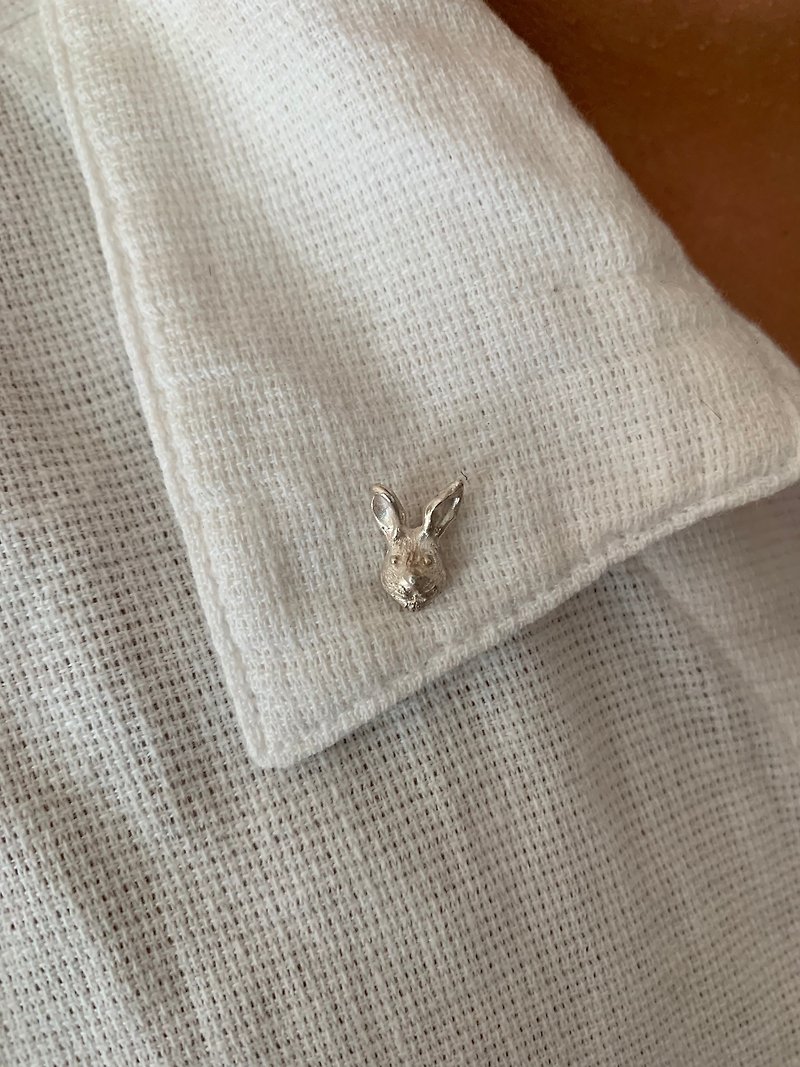 ウサギのピンタック - 襟章/徽章 - 銀 銀色