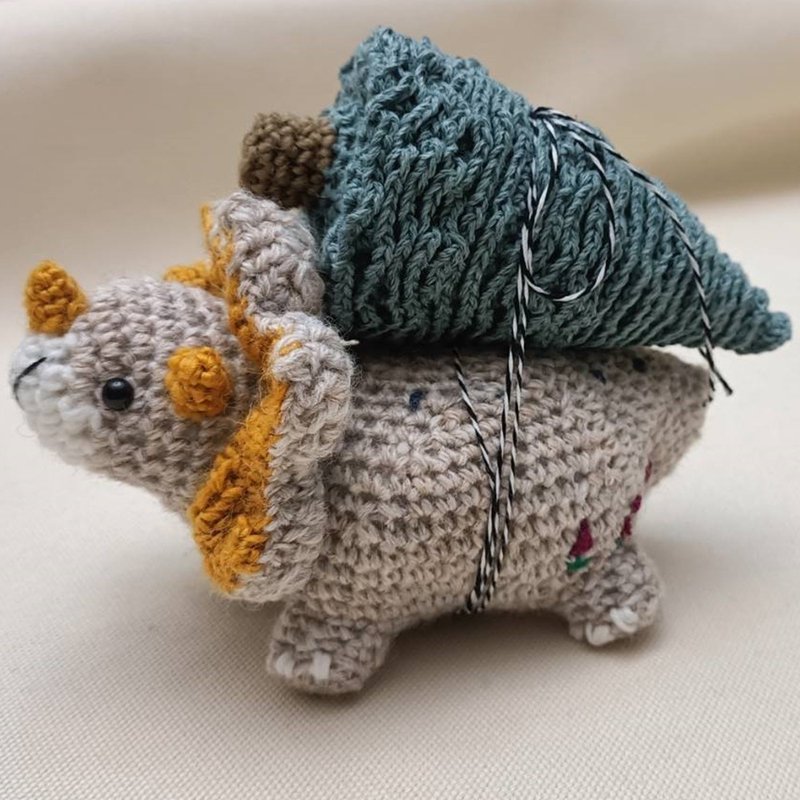 Yarn Doll Handmade Toy Office Desk Buddy Yarn Dinosaur Light Coffee Triceratops with Christmas Tree - Stuffed Dolls & Figurines - Polyester Khaki