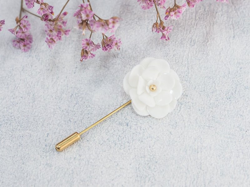 Plum ~ white porcelain flower brooch pin ~ size M - 胸針 - 陶 白色