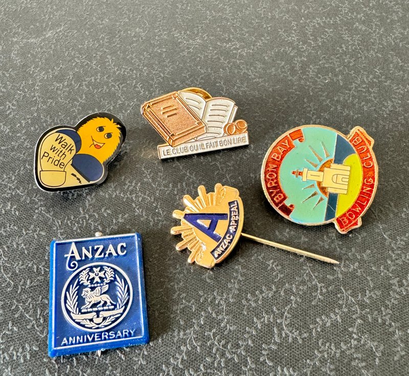 Five antique Australian commemorative pins and brooches sold together for B1745 - เข็มกลัด - โลหะ สีเงิน