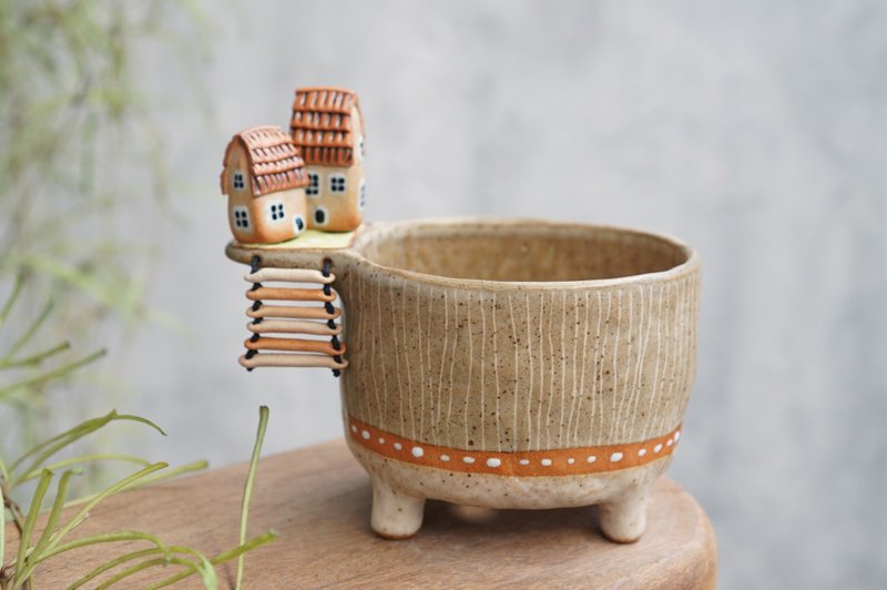 Plant pot with a houses,two tone,cactus,ceramics,pottery,handmade - 花瓶 - 陶 咖啡色