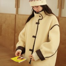 オフホワイト/コーヒーリバーシブルストックホルムリバーシブルラムウールミッドショートウィンターコート