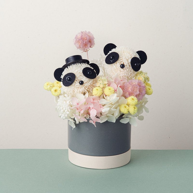 Cute panda-shaped potted flowers, Valentine's Day opening gift, new home completion, birthday gift, graduation gift - ช่อดอกไม้แห้ง - พืช/ดอกไม้ 