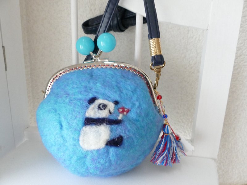 Coin panda with big size strap of wool felt - กระเป๋าแมสเซนเจอร์ - ขนแกะ สีน้ำเงิน