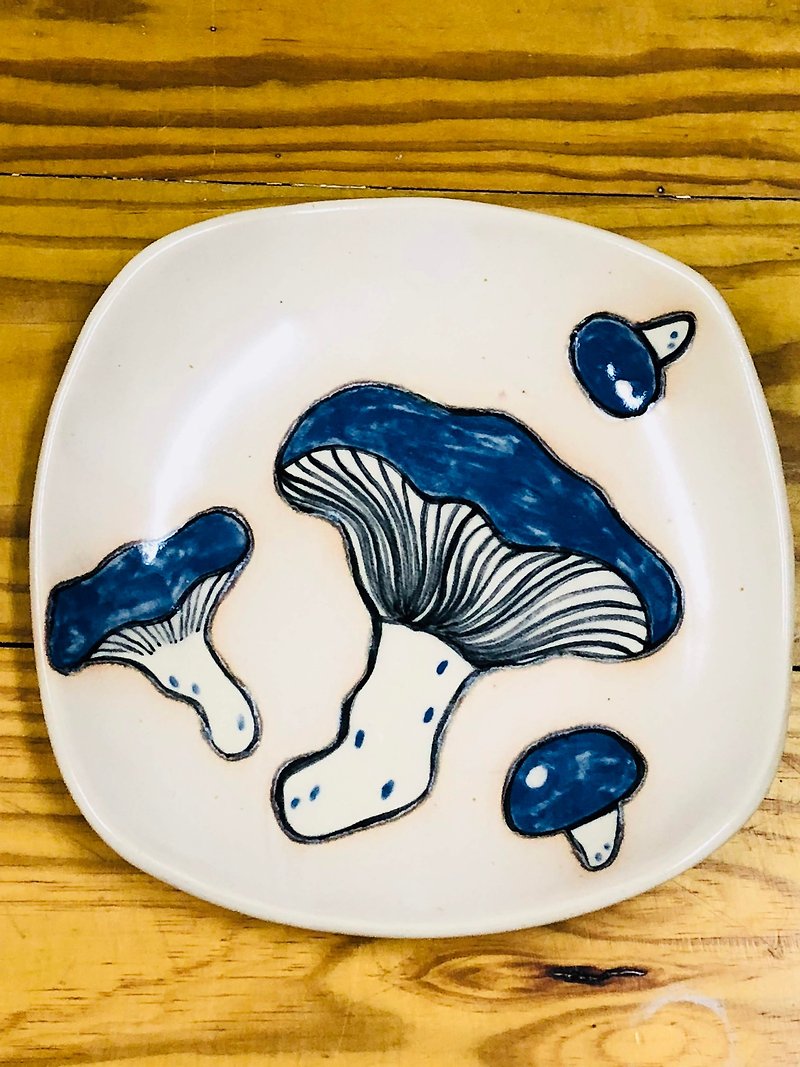 絕版品/藍色蕈菇矩盤(20cm) - 盤子/餐盤 - 陶 藍色