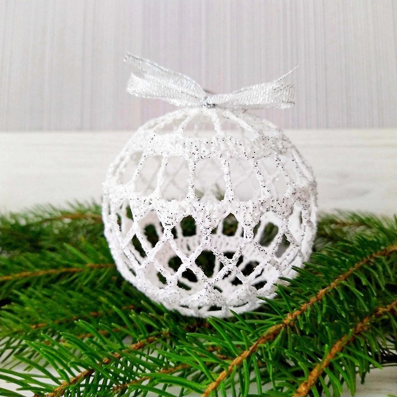 Silver Christmas ornaments balls, Christmas decorations, Christmas Gift Wrapping - ของวางตกแต่ง - ผ้าฝ้าย/ผ้าลินิน สีเงิน