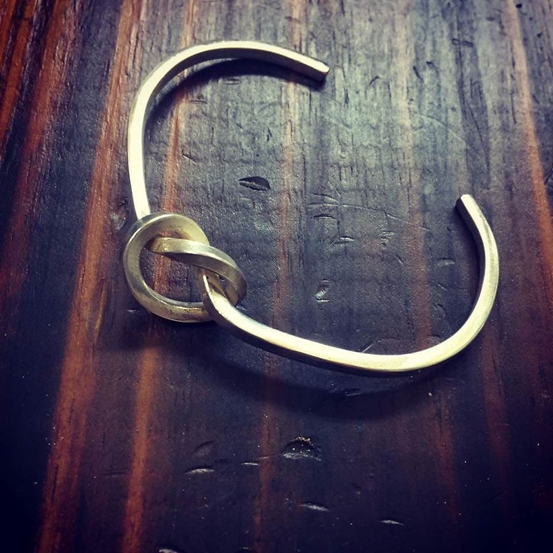 Handmade square knot sterling silver C-shaped bracelet - Bracelets - Other Metals Silver